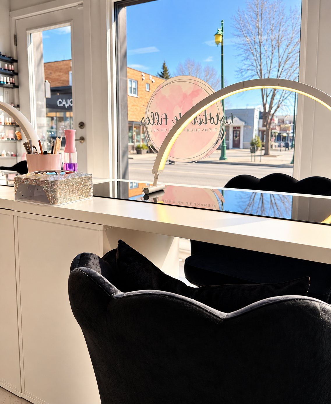 Vue sur la rue depuis le salon
